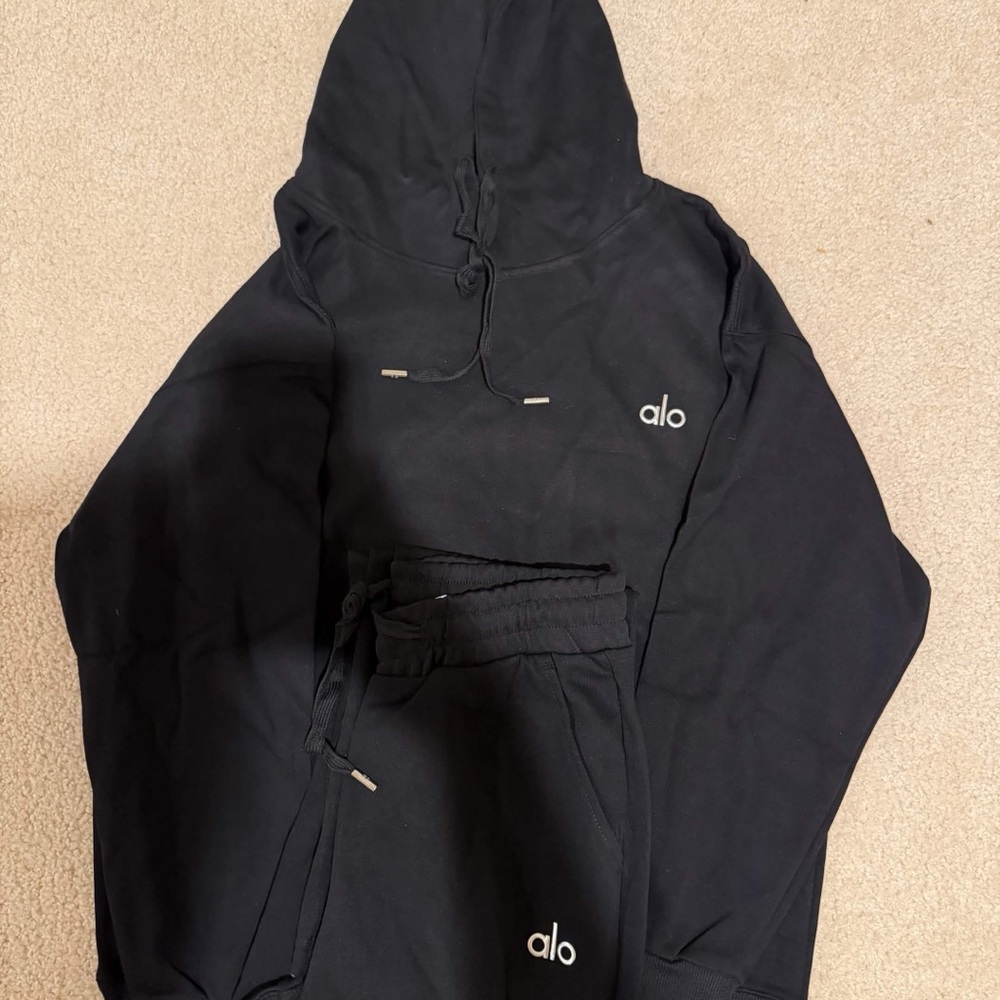 Black Alo Sweatshirt and Sweatpants Set
